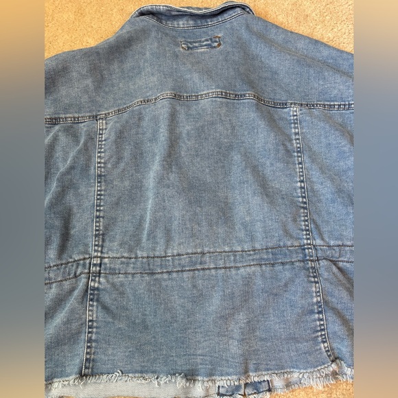 Maurices Denim Jacket Light Wash with Adjustable Waist & Raw Hem Size 2X - Picture 12 of 15